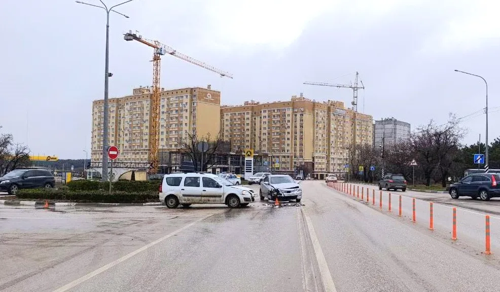 Двухлетняя девочка пострадала в столкновении двух машин в Севастополе