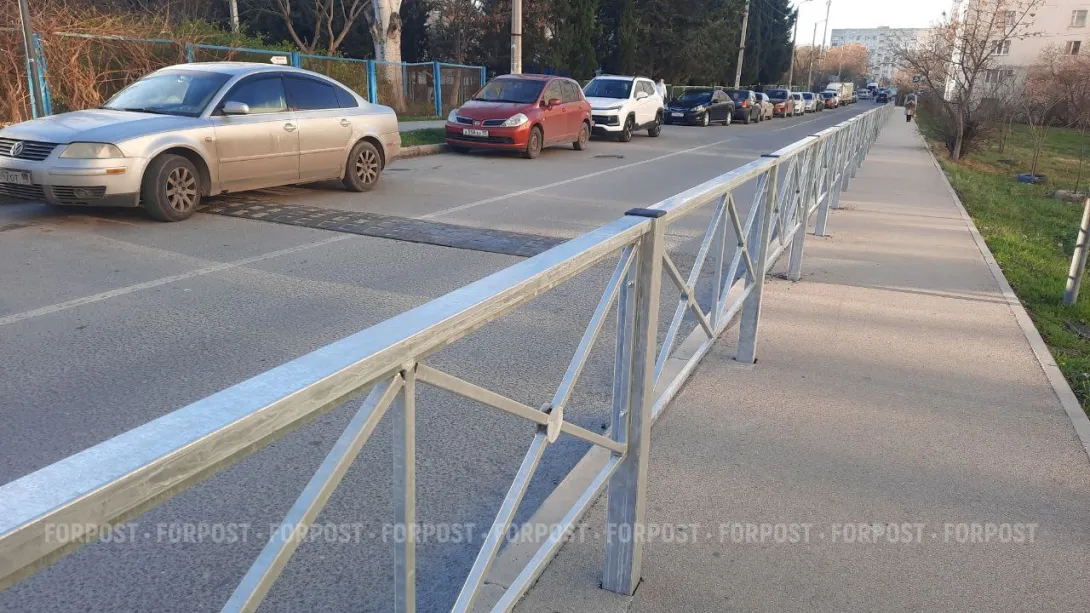 Пешеходные ограждения в Севастополе уродливы и опасны