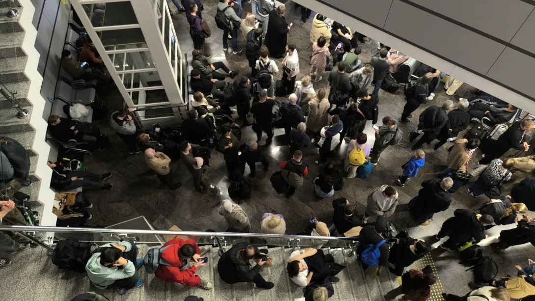 «Мы сами должны купить новые билеты»: российские туристы застряли в ОАЭ и Катаре из-за закрытого неба