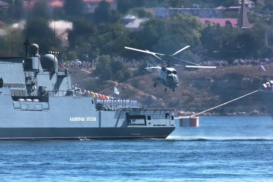 «Адмирал Эссен» отработал оборону Севастополя и удар «Калибром»