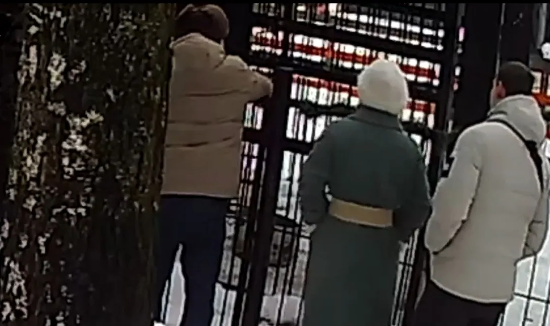 Посетители зоопарка отравили медведя сгущёнкой