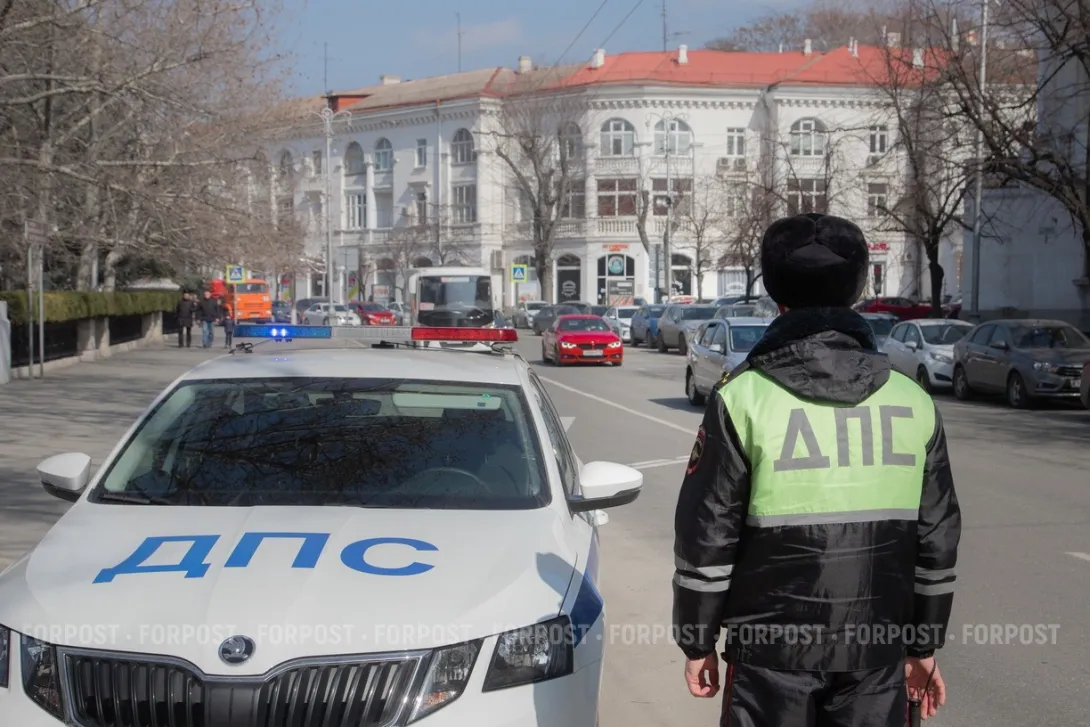 В Севастополе инспекторы ДПС готовы прийти на выручку водителям