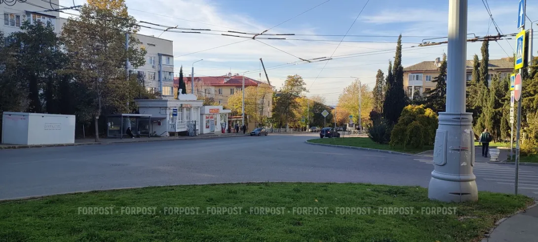 В Севастополе рейсовый автобус въехал в БМВ