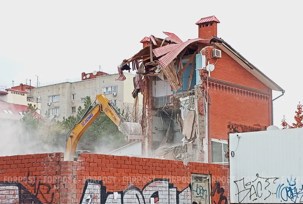 В Севастополе хотят снести незаконно работающий ТЦ