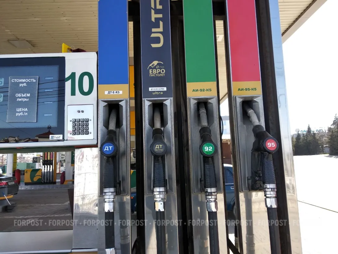 Перебои с топливом в Крыму и Севастополе объяснили непогодой