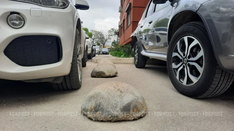 Борьба за парковки: почему жильцы многоэтажек платят за воздух и как это прекратить