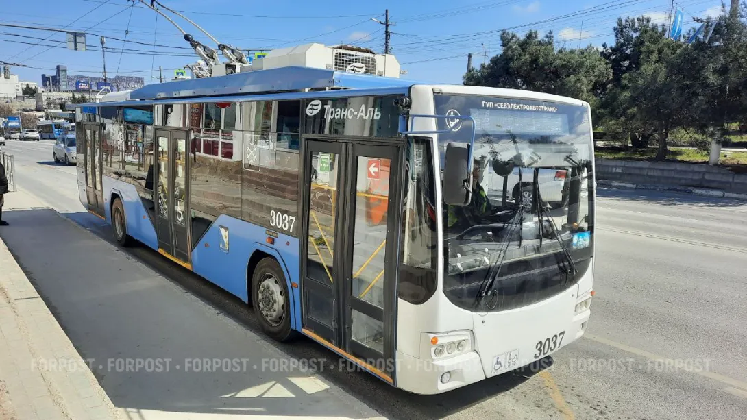 До половины городского транспорта Севастополя не может выйти на маршрут