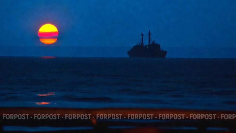 Черноморцы «взяли на мушку» десантный корабль США