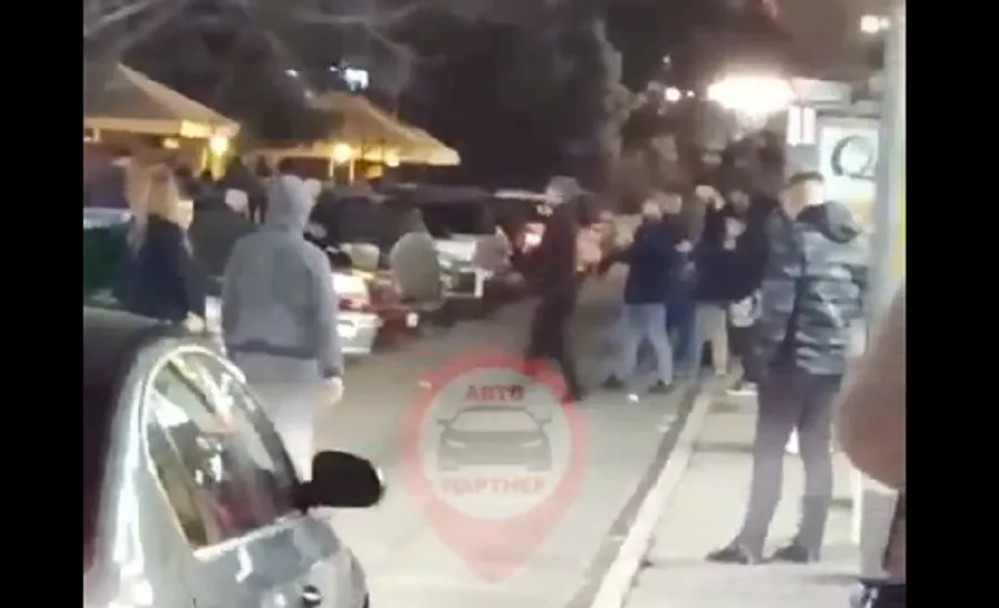 В Севастополе лезгинка на дороге стала причиной затора