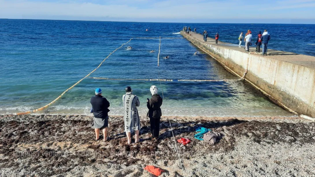 Морским купанием отметили новый год моржи Феодосии