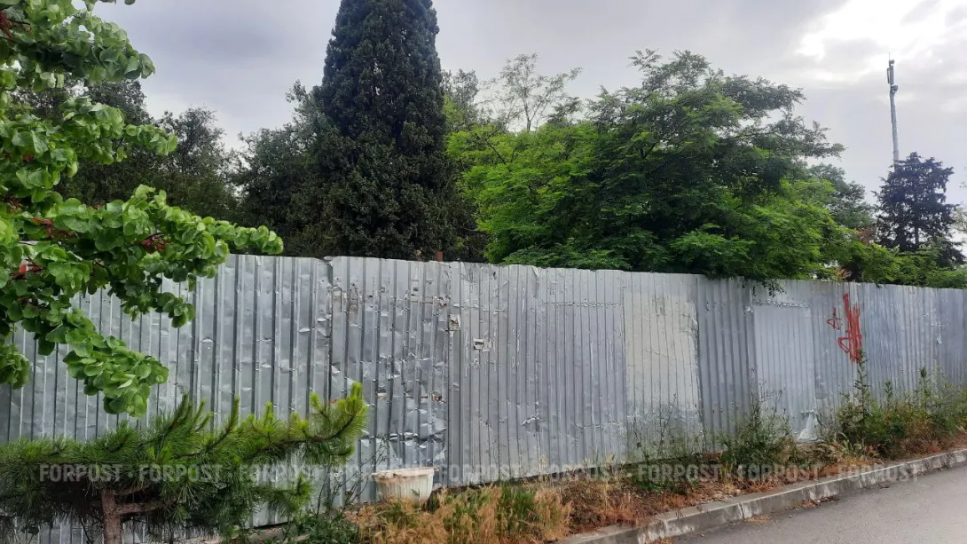 Парк 60-летия СССР: устоявшиеся маршруты отрезаны «полосой препятствий»