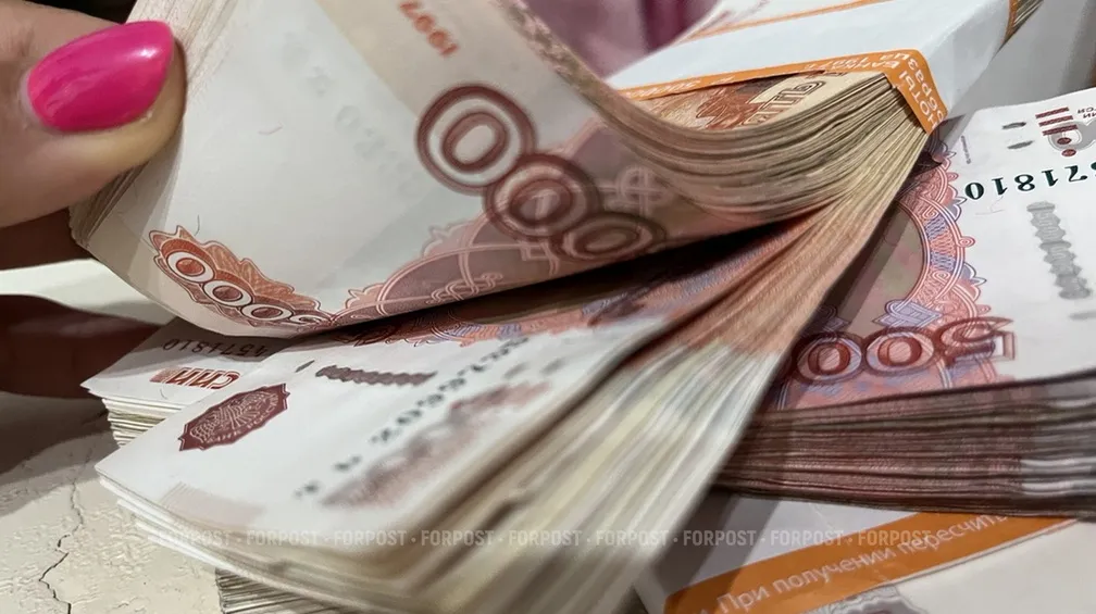 Нефть уже не та: кто в России зарабатывает по 500 тыс. рублей в месяц