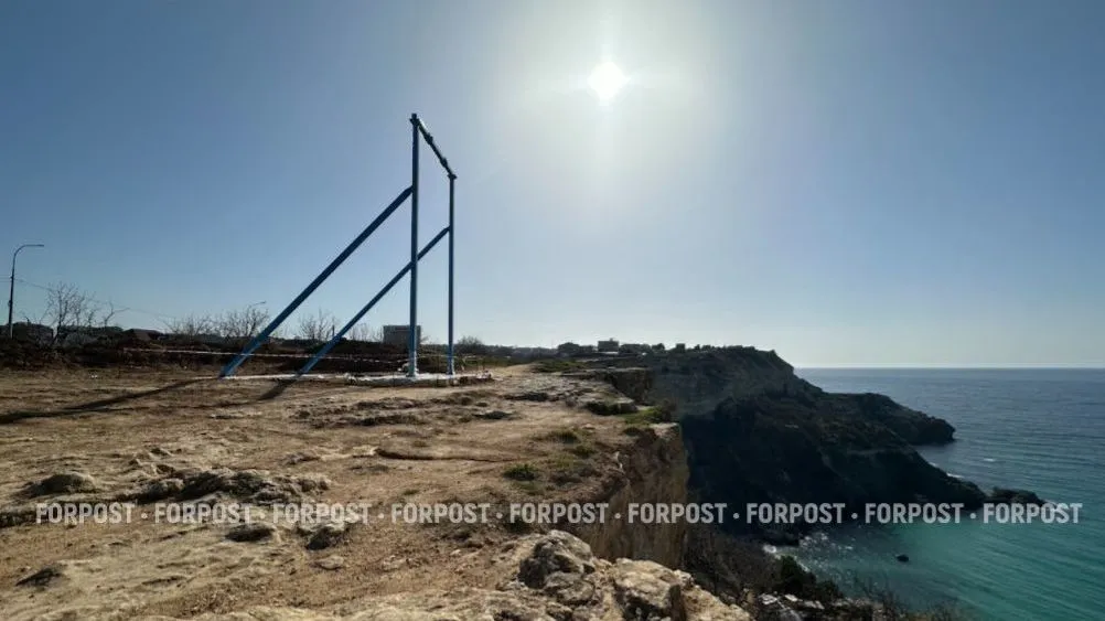 На обрыве Фиолента появились «сомнительные» качели