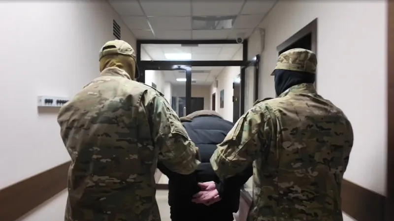 Двух крымчан приговорили к длительным срокам за связь с разведкой Украины 