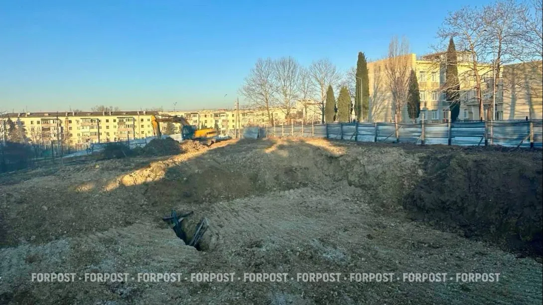 Власти объяснили резонансную стройку многоэтажки у гимназии №10 в Севастополе