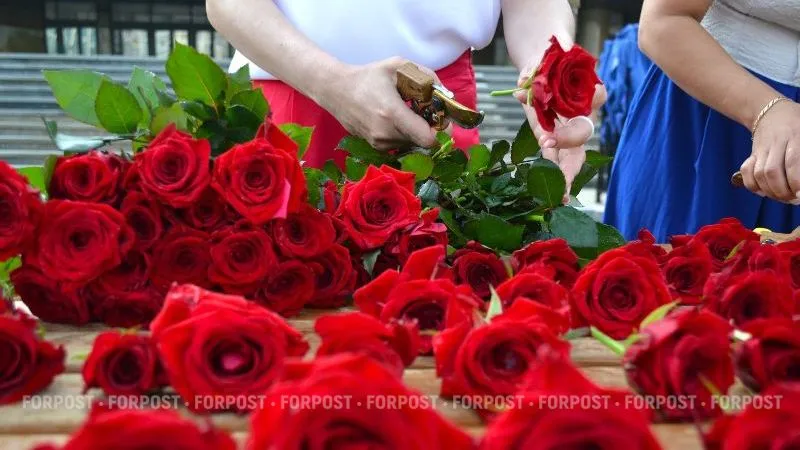 В Крыму туристок задарят цветами из императорского сада