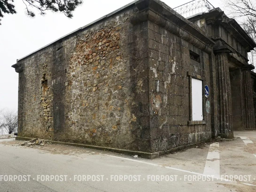 В Севастополе начали разрушаться Байдарские ворота 