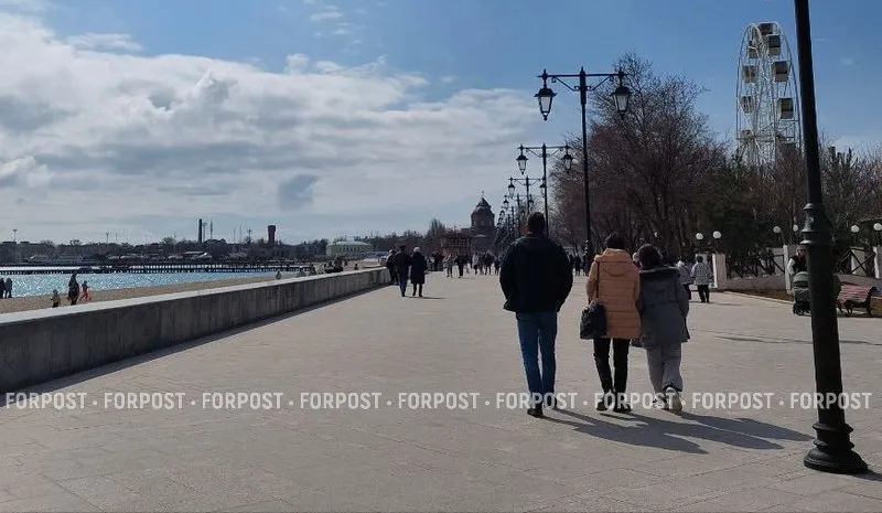 Суд велел убрать колесо обозрения у моря в центре Евпатории