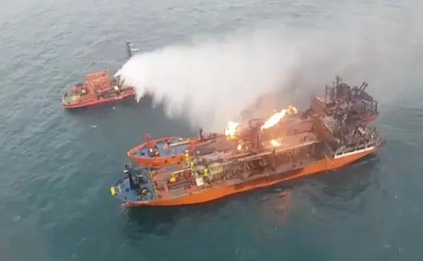 Растет количество погибших при пожаре в Керченском проливе