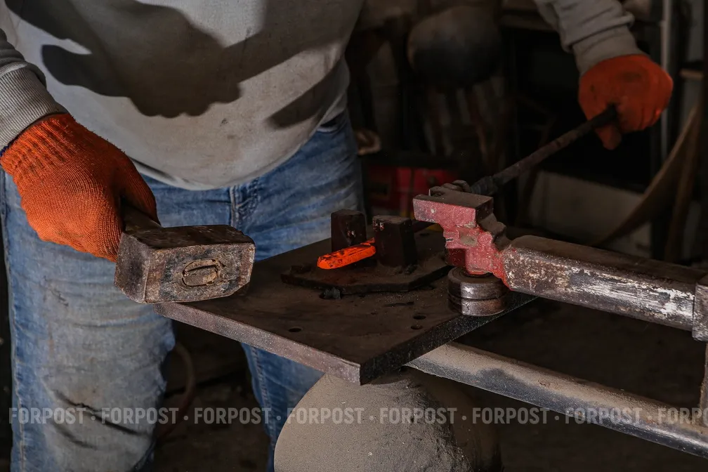 Кузнецы куют огромный подарок Крыму к пятилетию Русской весны