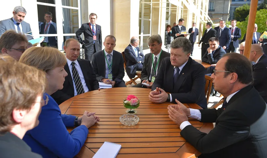 Порошенко угрожает освобождением жителям Крыма