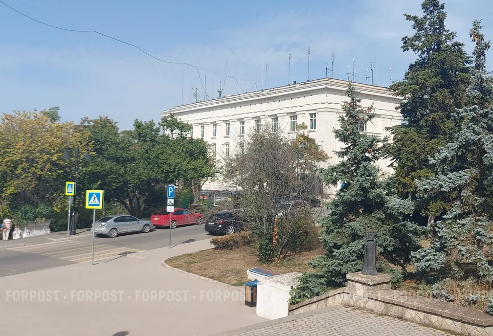 Черноморский флот следит за действиями эсминца США