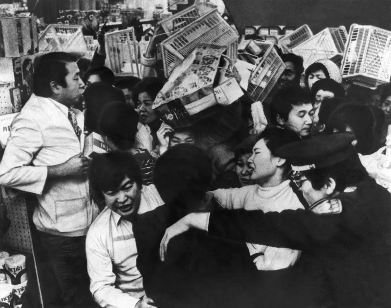 В Японии уговаривают население не скупать туалетную бумагу из-за войны с Ираном