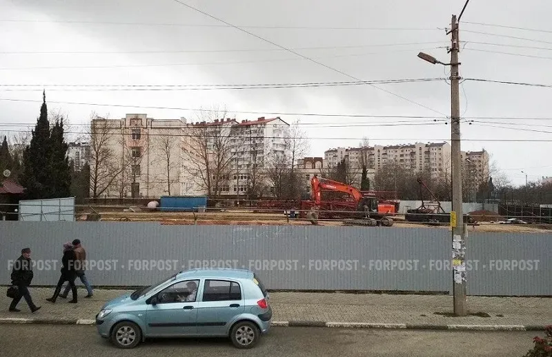 Суд отказал застройщику в праве на участок у севастопольской школы