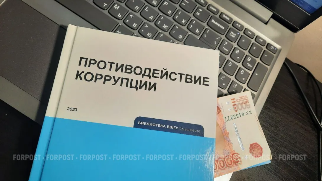 В столице Крыма полицейского поймали на горячем