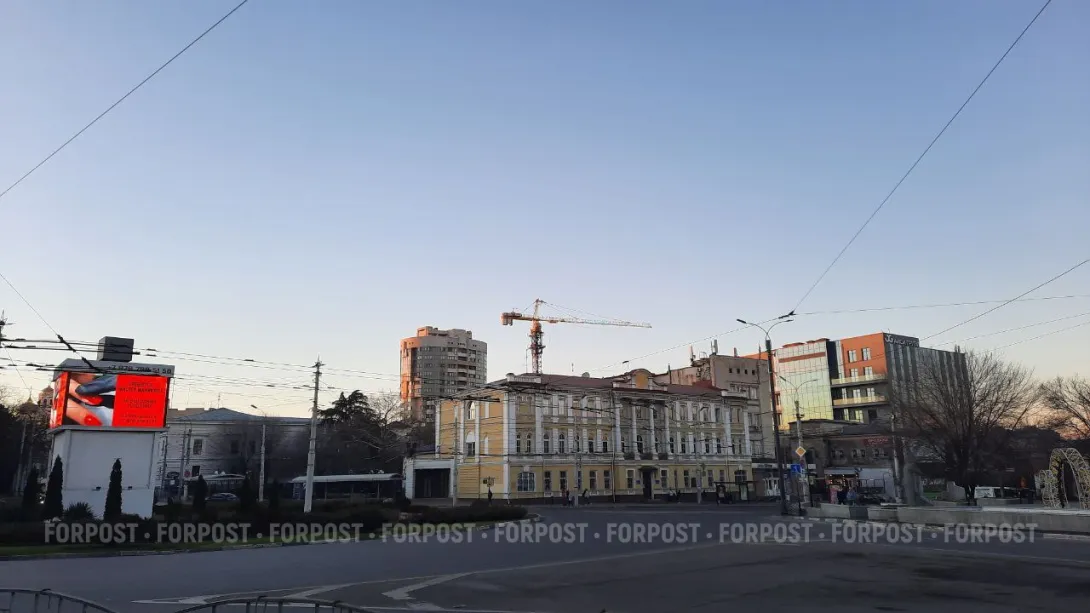 Центр Симферополя начали очищать от торговли в пешеходных переходах