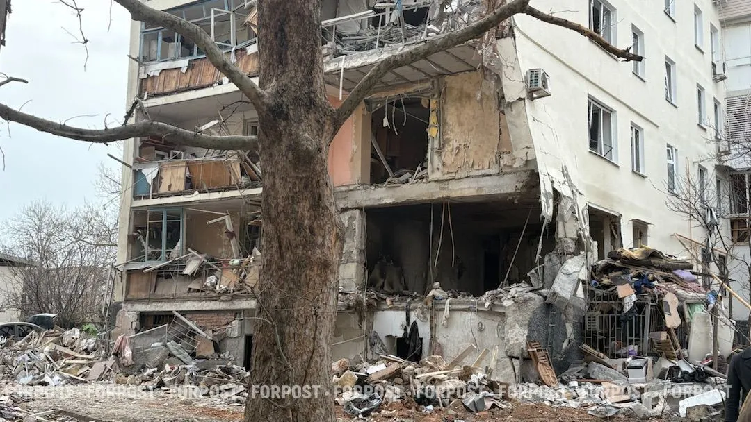 В Севастополе после взрыва в жилом доме продолжают искать одного человека 