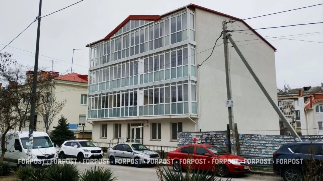 В центре Севастополя можно купить участок земли с большим домом под снос