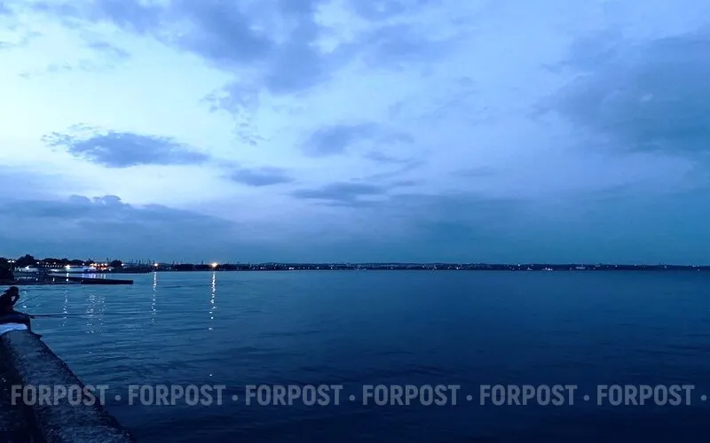 В побережье Керчи воткнут многоквартирные дома