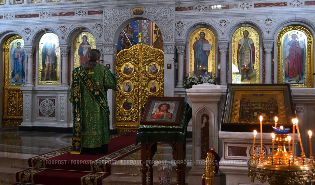 В храмах Севастополя без прихожан прошли пасхальные богослужения