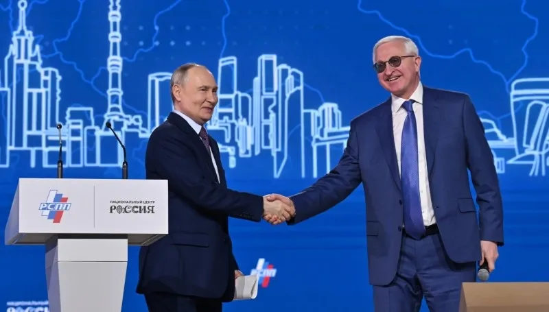 Что будет с рублём, ключевой ставкой и мобильным интернетом: итоги встречи Путина с бизнесом