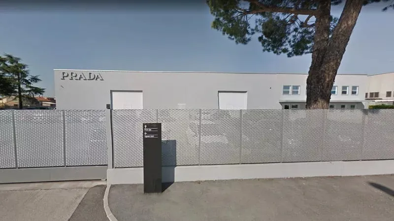 В Италии злоумышленники похитили сотни пар элитной обуви Prada