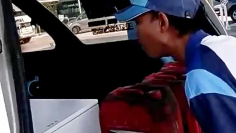 Гроб с покойником пришлось предъявить как аргумент для закупки топлива