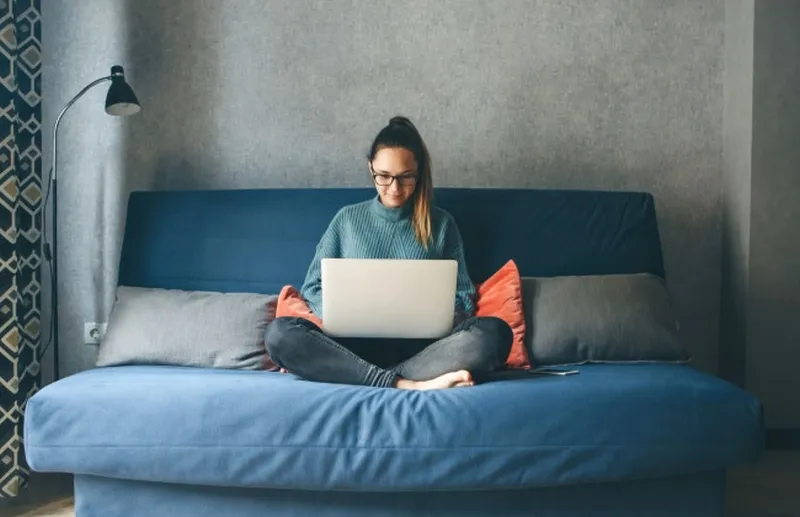 Европейцев призвали сократить поездки и работать из дома