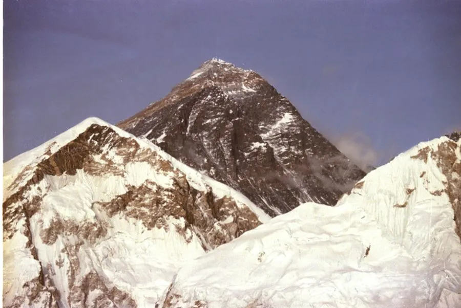 Гиды на Эвересте травили туристов ради фиктивной эвакуации