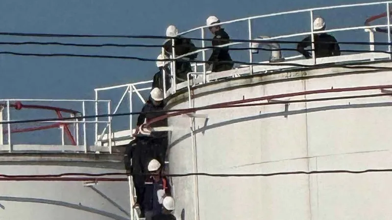 В Таиланде украли десятки тысяч тонн дефицитного бензина