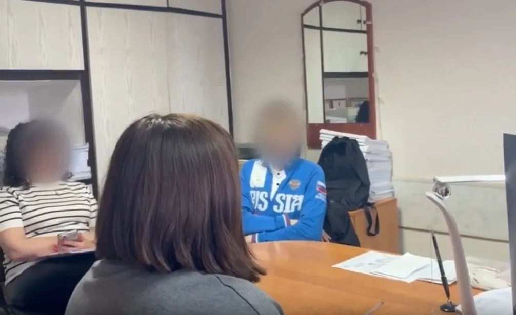 Второгодник зарезал педагога. Как школы начинают защищаться от опасных учеников