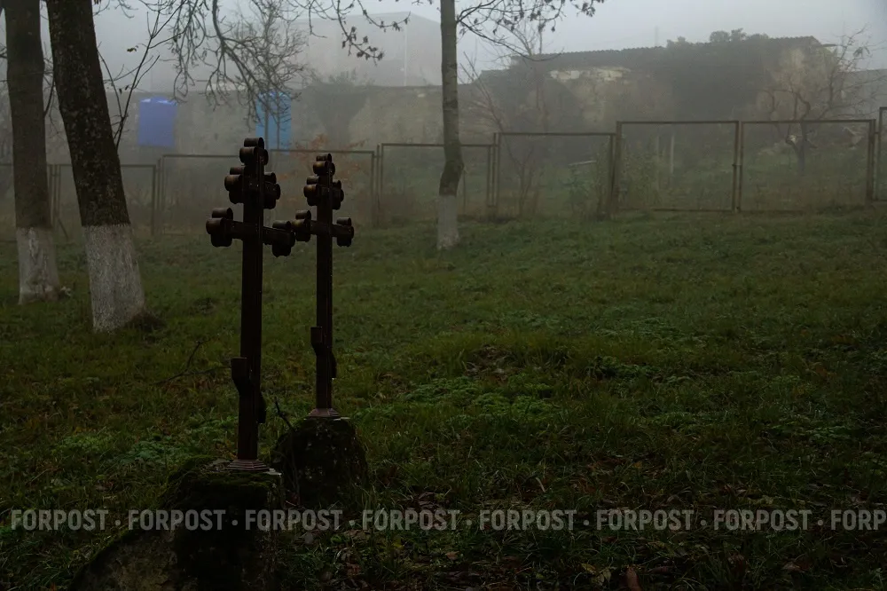 Чужой крест: в Севастополе грабят могилы на 5 километре