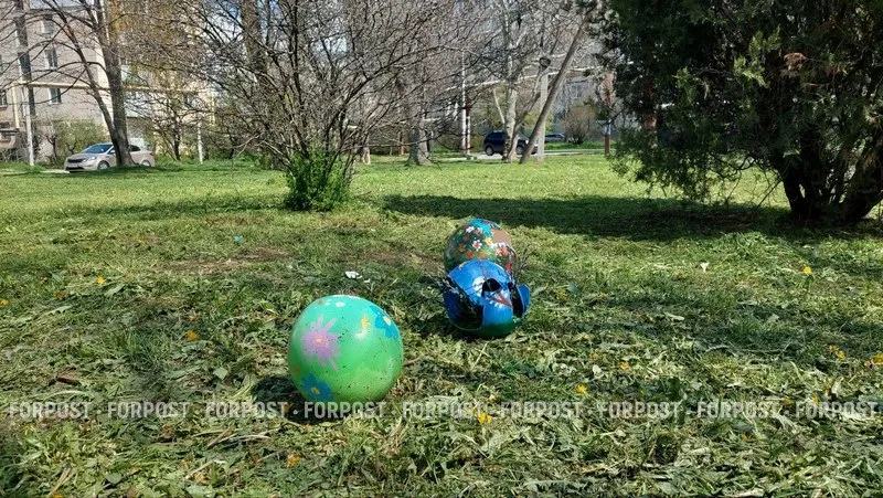 Не по программе, а по любви: как симферопольцы превратили сквер у Салгира в пасхальную галерею