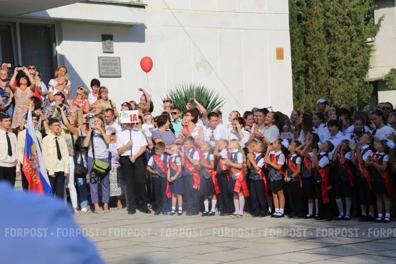 Будущих первоклассников Севастополя разделили надвое