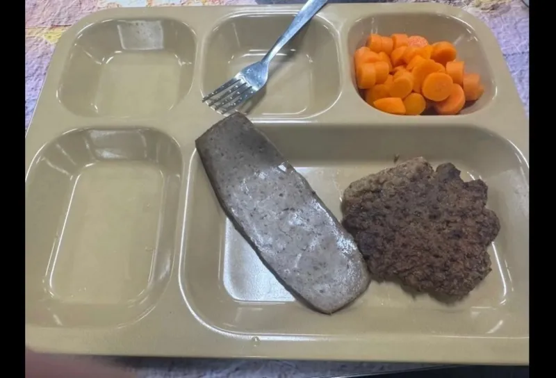 «Делим еду поровну»: американские моряки у Ирана живут впроголодь