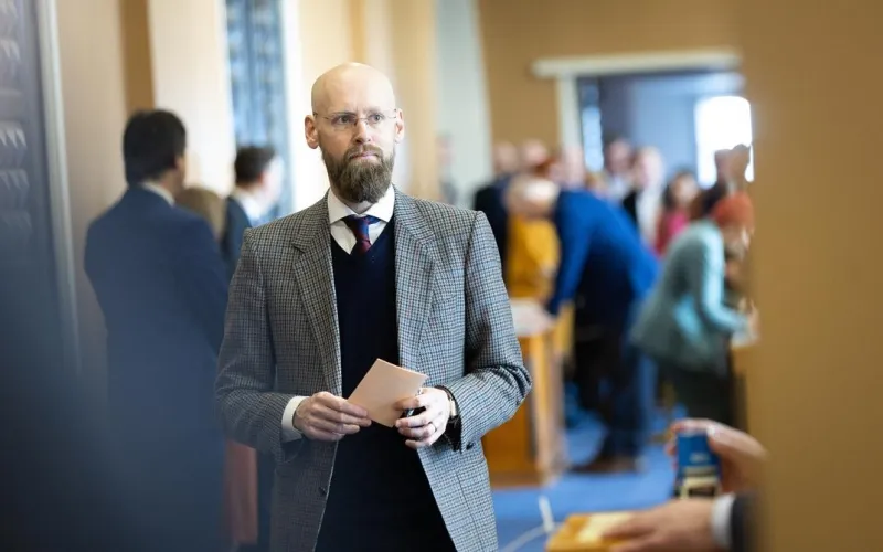 Эстонский депутат добивается права ходить с пистолетом в парламент