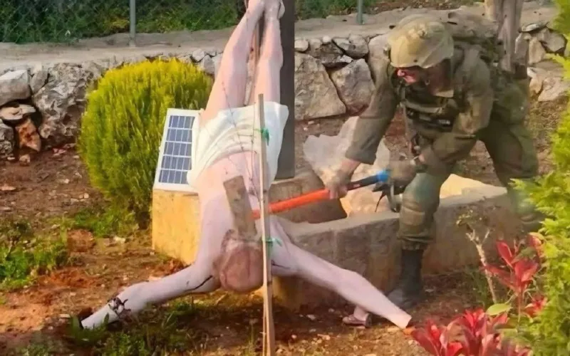 Израильский солдат в Ливане разбил кувалдой статую Иисуса