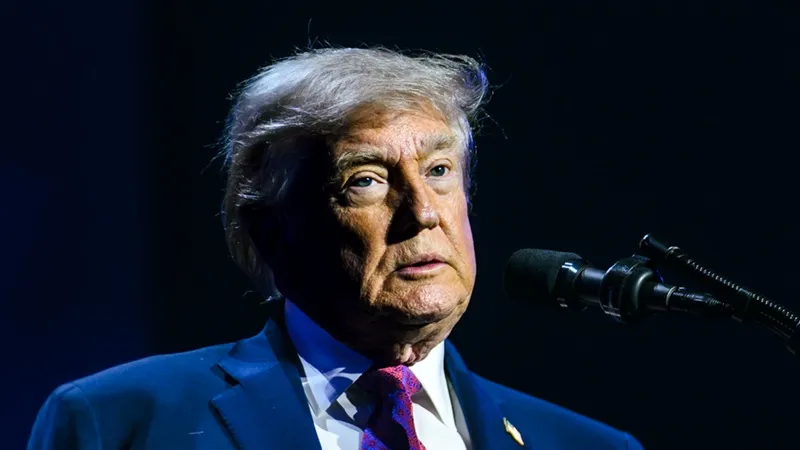 Трамп за одну ночь написал 19 сообщений в соцсетях