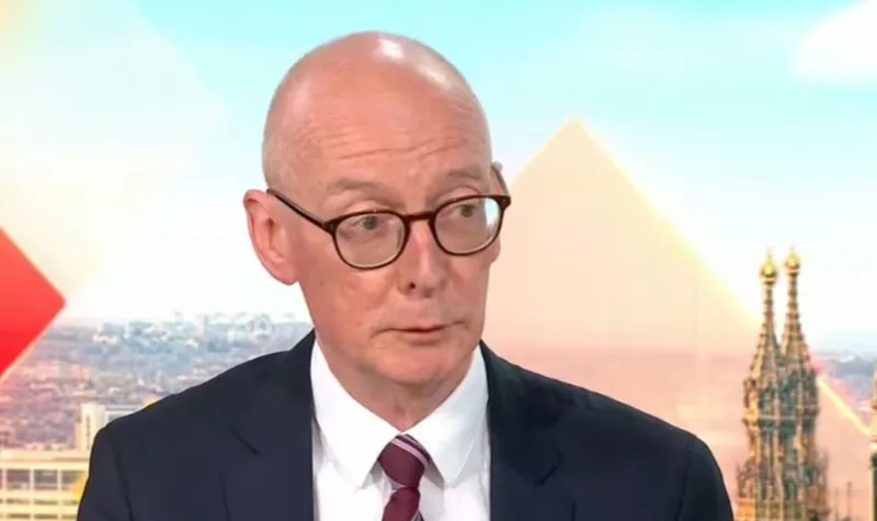 Британский министр смог семь раз подряд не ответить на прямой вопрос в интервью