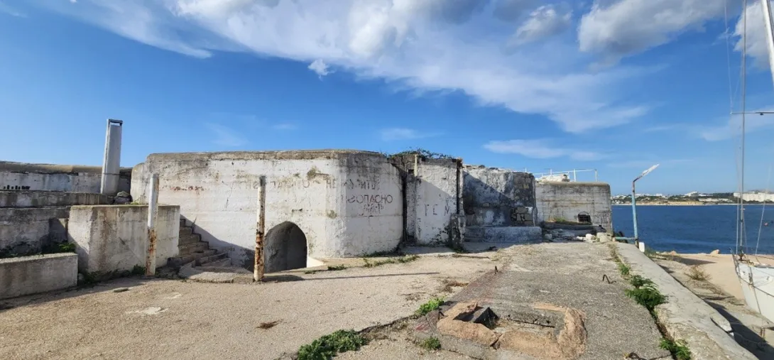 Берег у Хореографической академии в Севастополе готовят к большому благоустройству